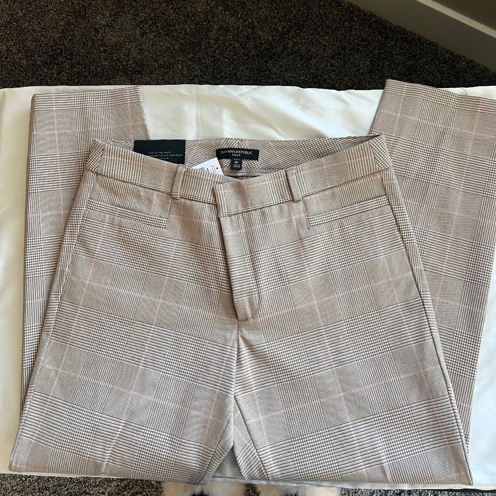 BANANA Republic Sloan Fit, Brown Plaid (a bit of pink within plaid), Sz 8P